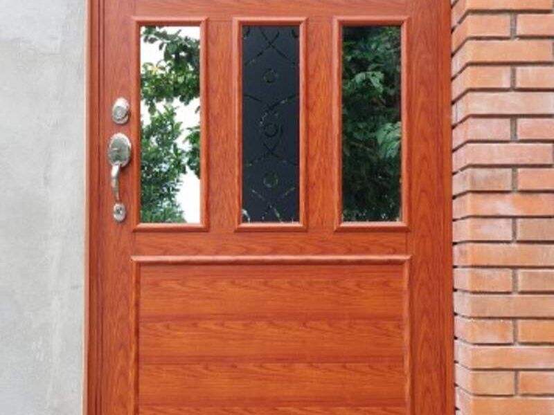 Puerta Aluminio en color madera en Oaxaca