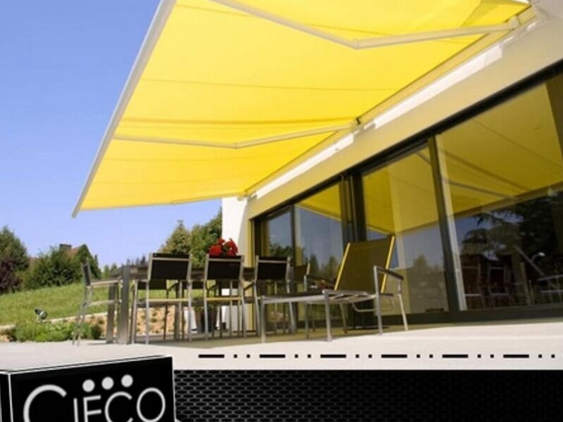 Toldo retráctil