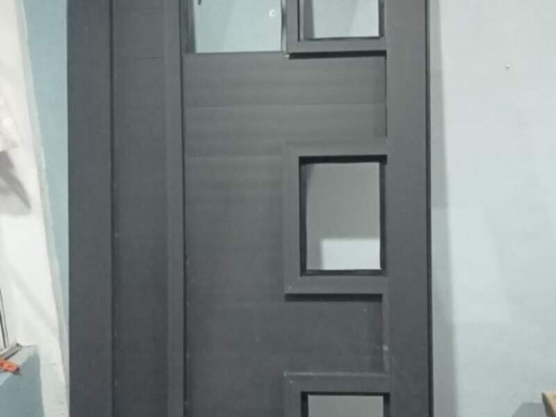 Puerta de madera y vidrio   en Jalisco