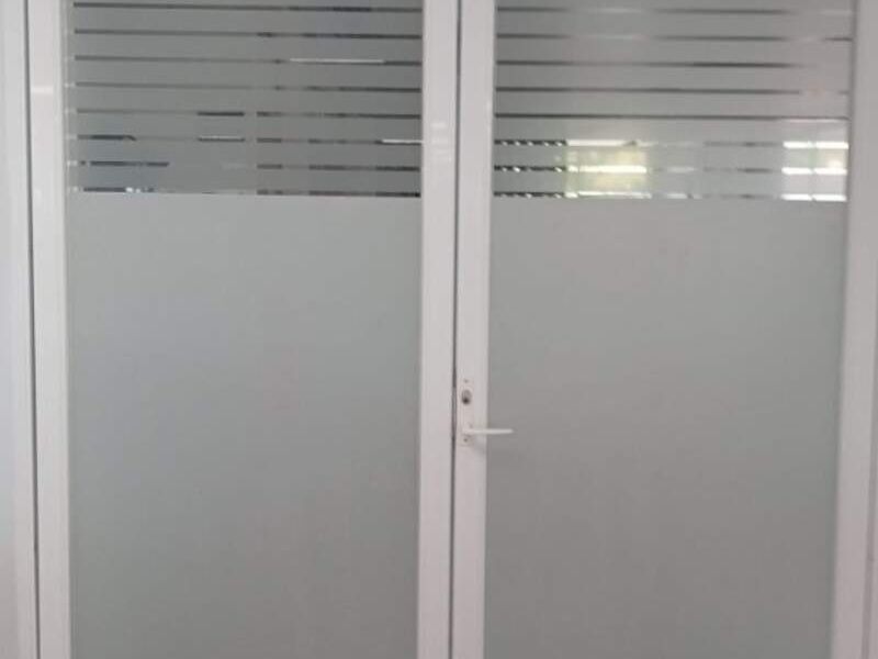 Puerta de aluminio doble en Jalisco