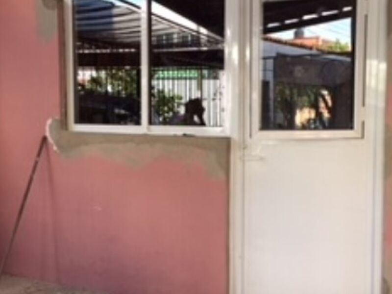 Puerta con ventana corrediza en Guadalajara