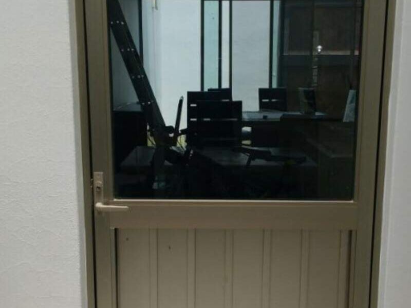 Puerta abatible  en Guadalajara