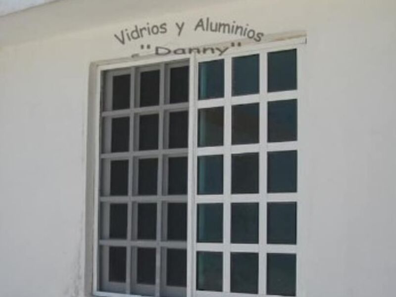 Ventana cuadricula en Merida