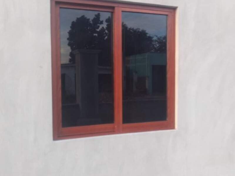 Ventana de aluminio cafe  en Merida