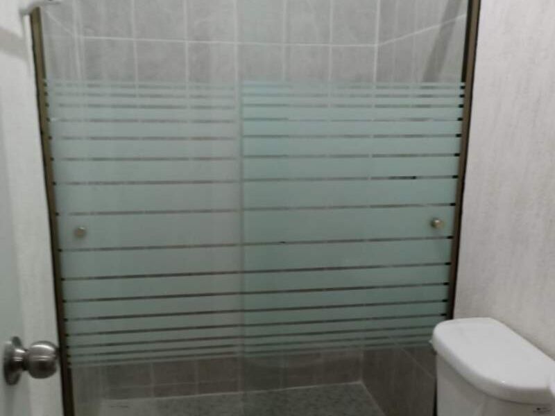 Cancel de baño corredizo en Merida