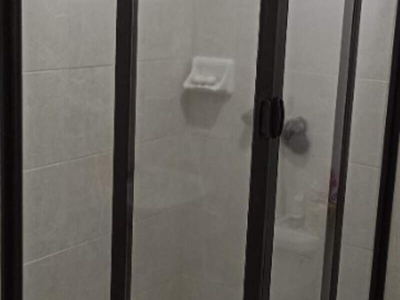 Cancel de baño abatible en Merida