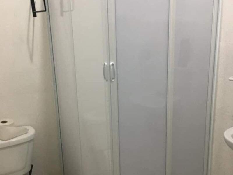 Cancel de baño tipo recto en Merida