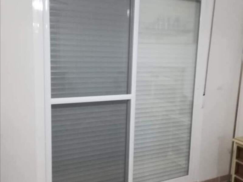 Puerta corrediza en aluminio blanco Chihuahua