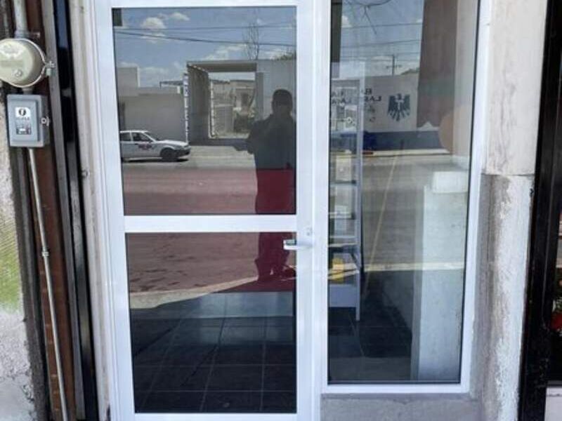 Puerta de Vidrio en Monclova