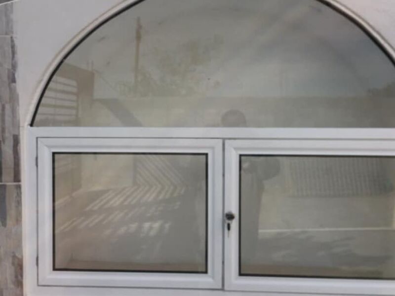 Ventana con bordes de Aluminio en Manclova