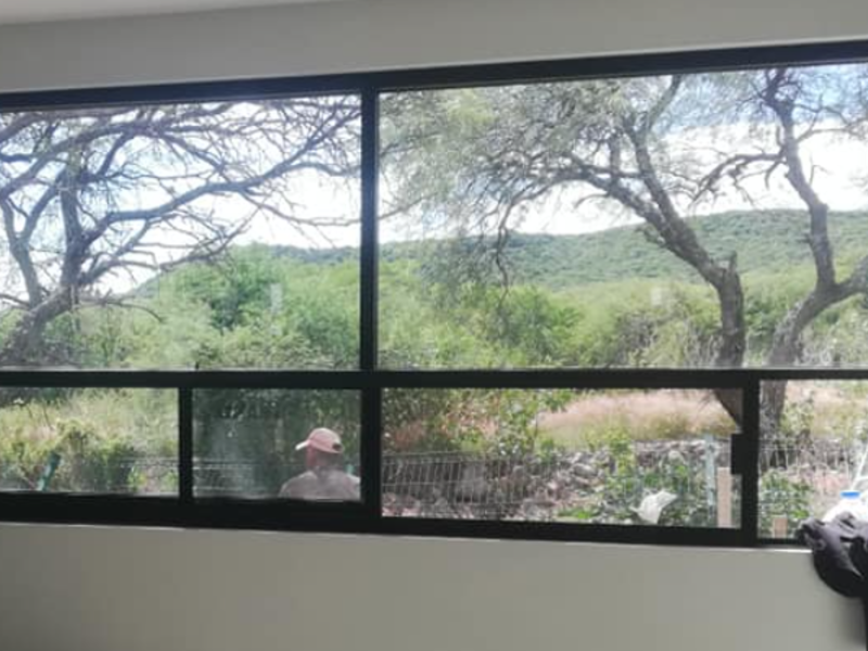 VENTANA DE ALUMINIO NEGRA  2" EN CELAYA