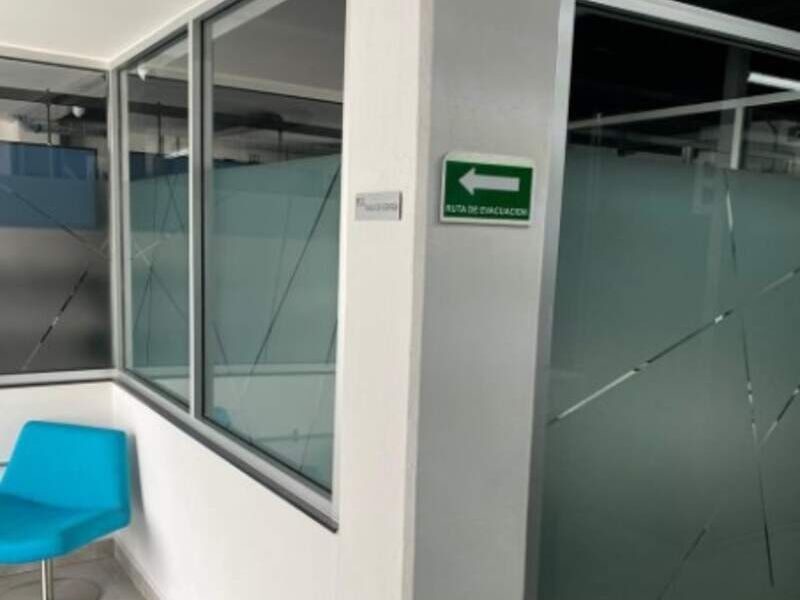 Ventana tipo escuadra aluminio en Merida