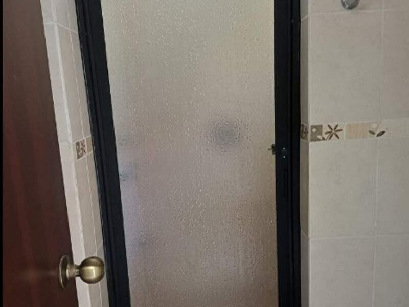 Puerta de vidrio templado  en Merida