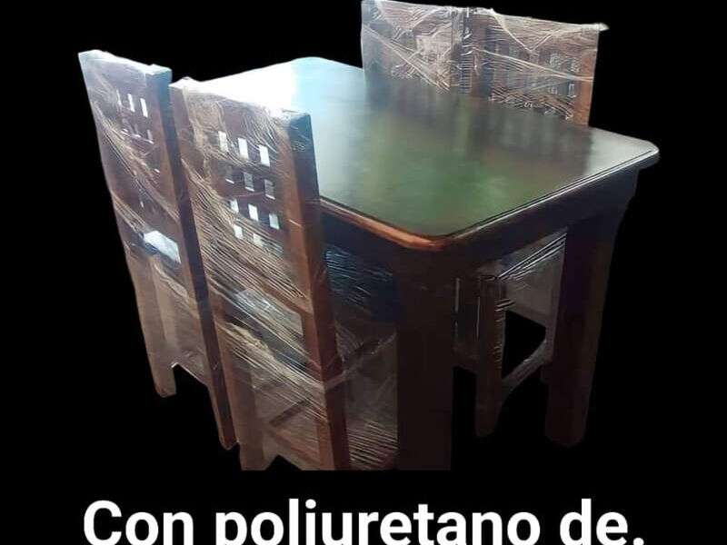 Mesa de comedor con poliuretano