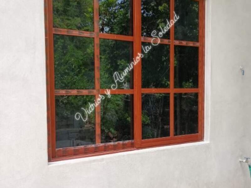 Ventana de aluminio nogal en Tehuantepec