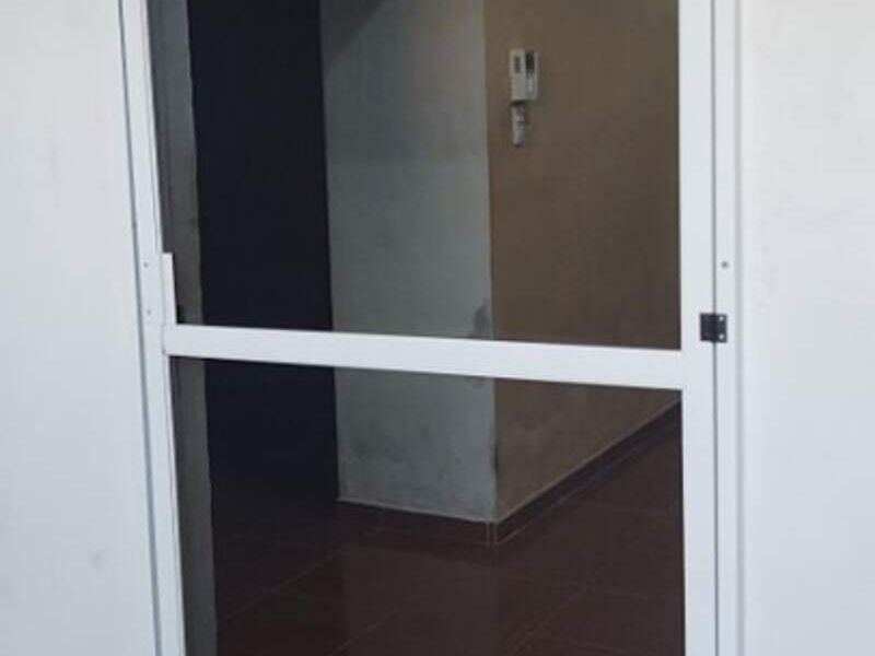 Puerta de aluminio doble 1  en Merida