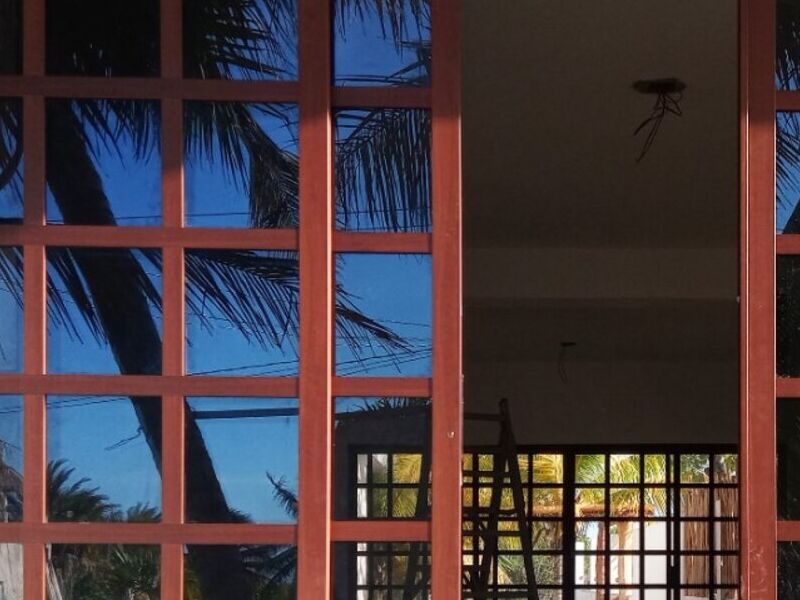 Ventana  abatible cafe   en Merida