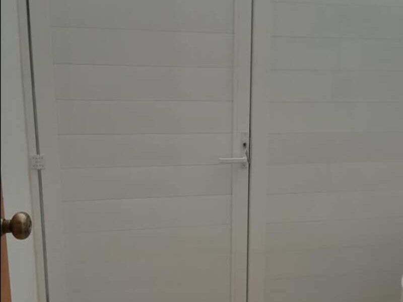 Puerta de aluminio persiana 1 en Merida