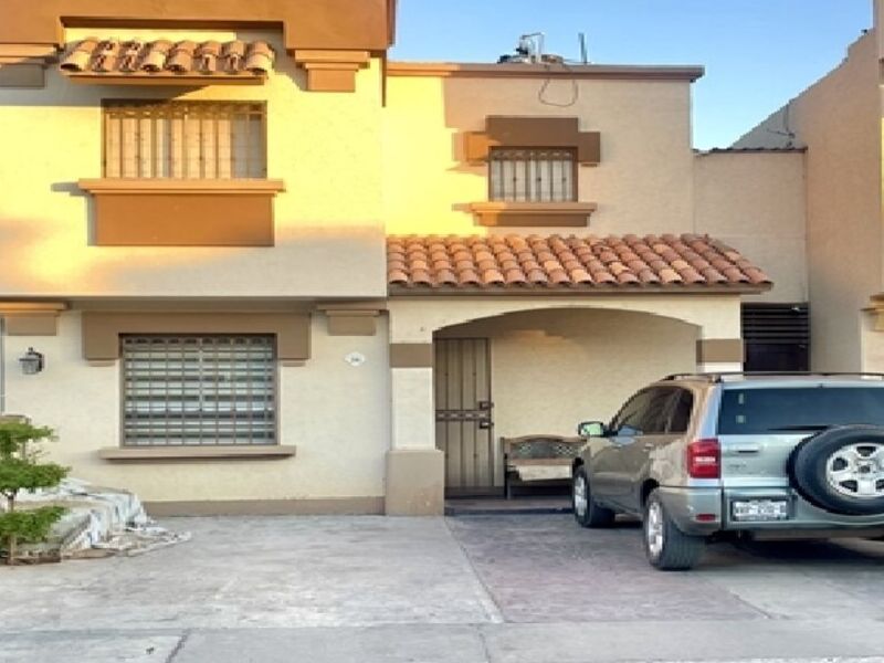 CASA  EN VENTA EN LA ZONA PONIENTE HERMOSILLO