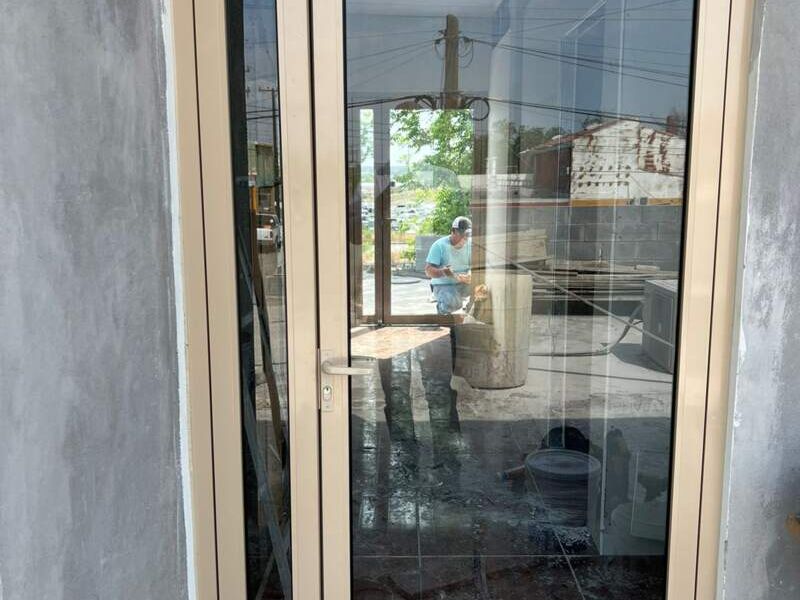 Puerta de Vidrio templado en Sabinas 