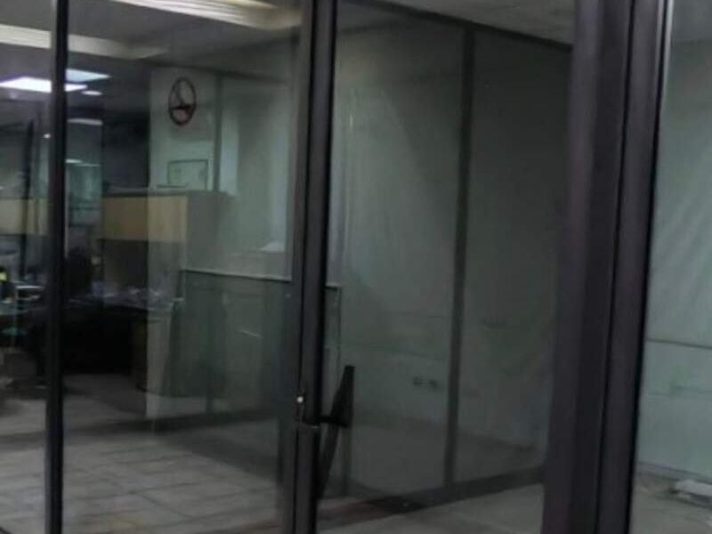 Puerta de aluminio y vidrio en Guadalajara