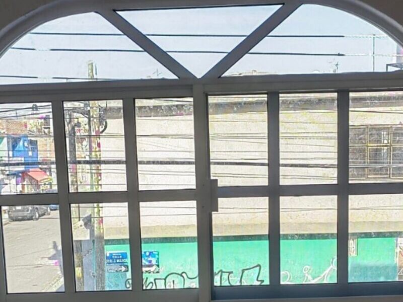Ventana de aluminio arqueada   en Guadalajara