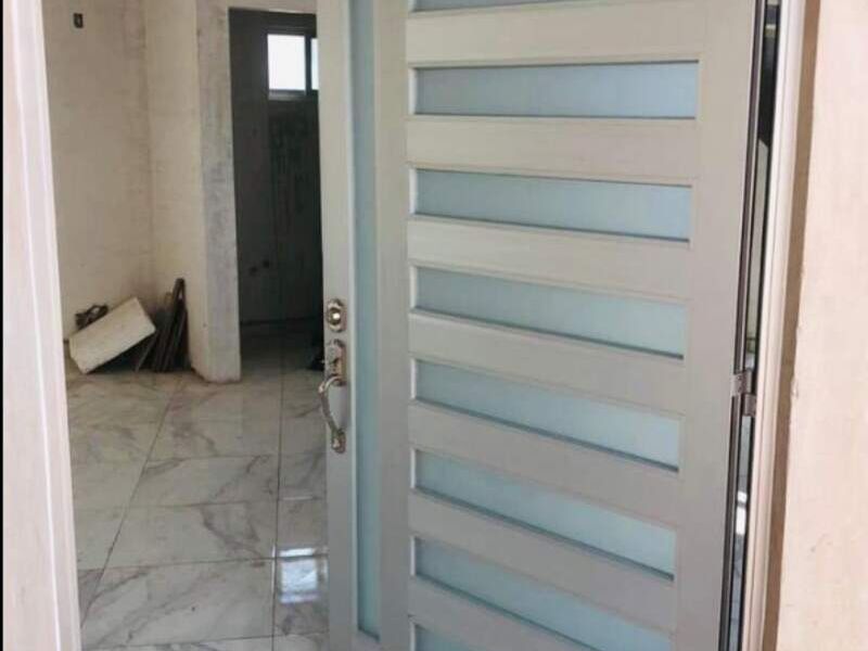 Puerta herreria y vidrio 1 en Durango