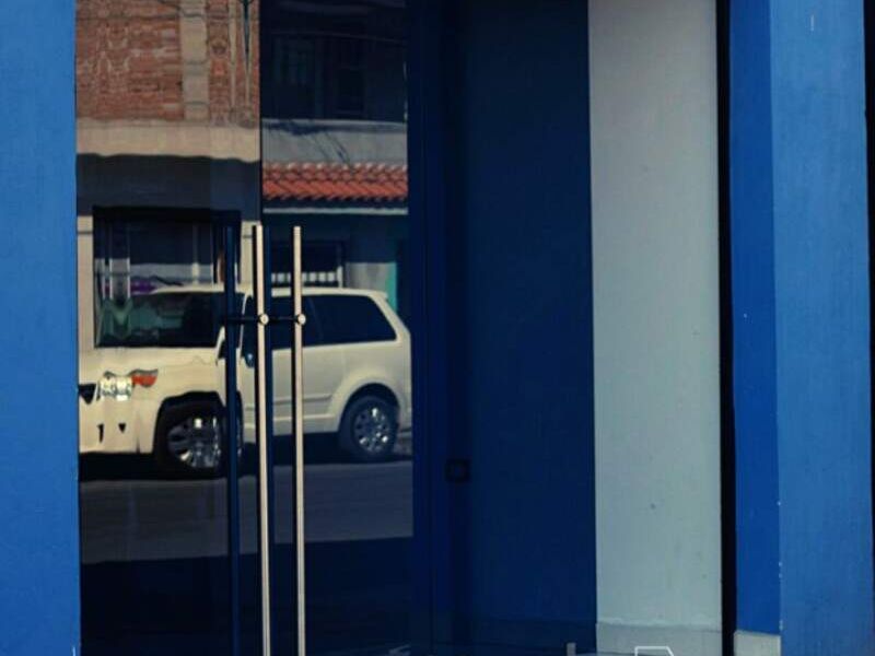 Puerta de vidrio templado en Durango