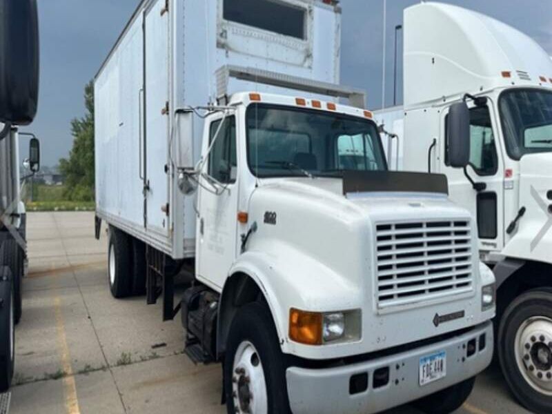 2000 International 4900 4x2 Refrigerated 