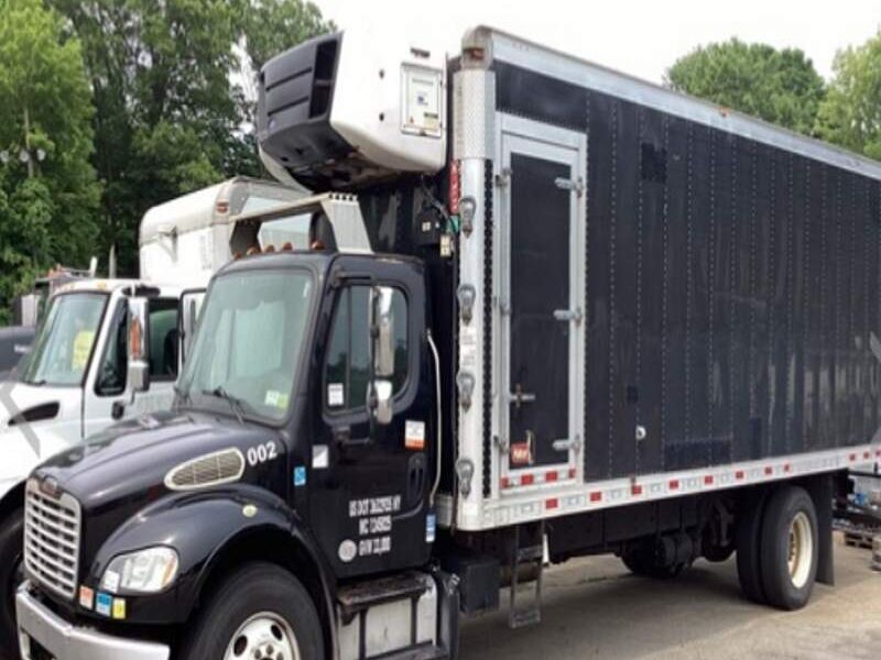 2014 Freightliner M2106 