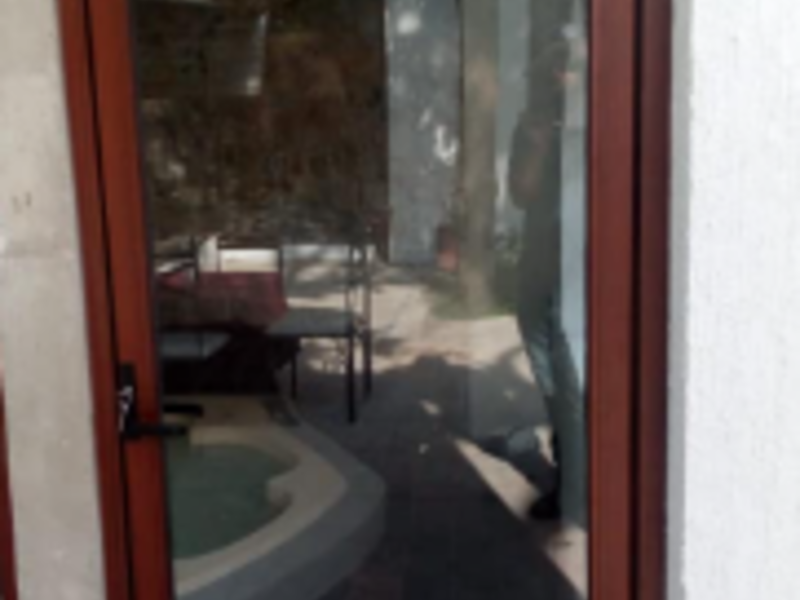 Puerta color cafe CDMX
