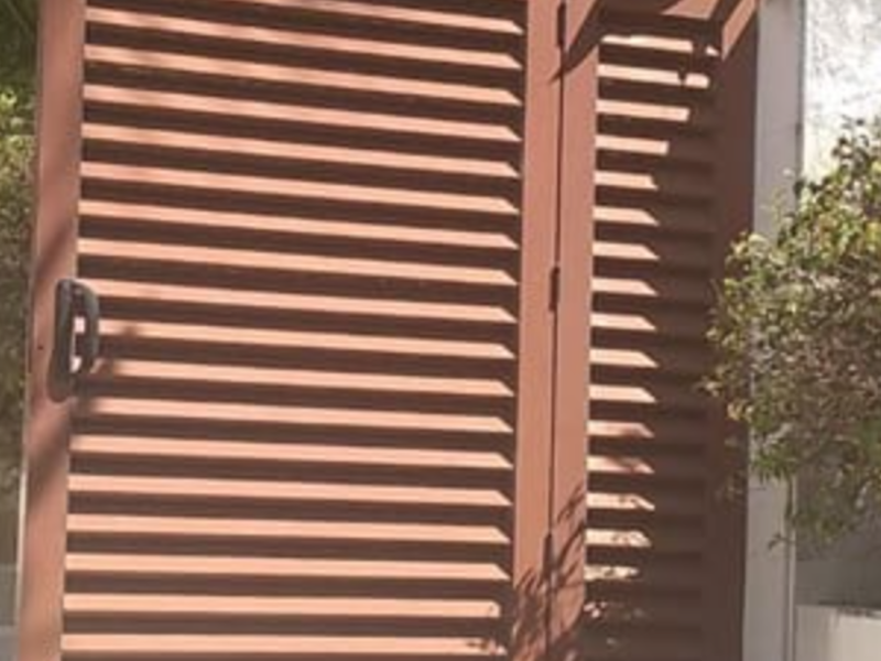 PUERTA DE ALUMINIO CAFE EN GUERRERO