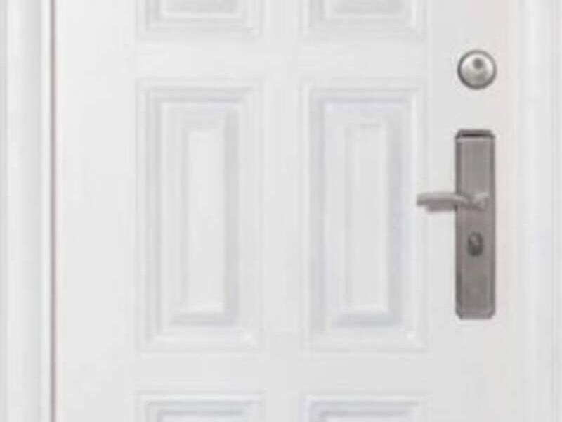 Puerta en madera en DELICIAS 