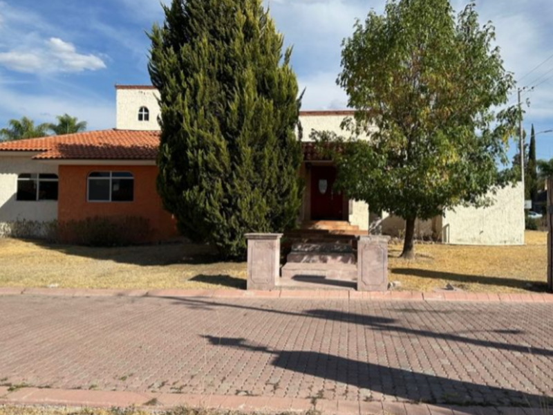 CASA JARDINES DEL LAGO 