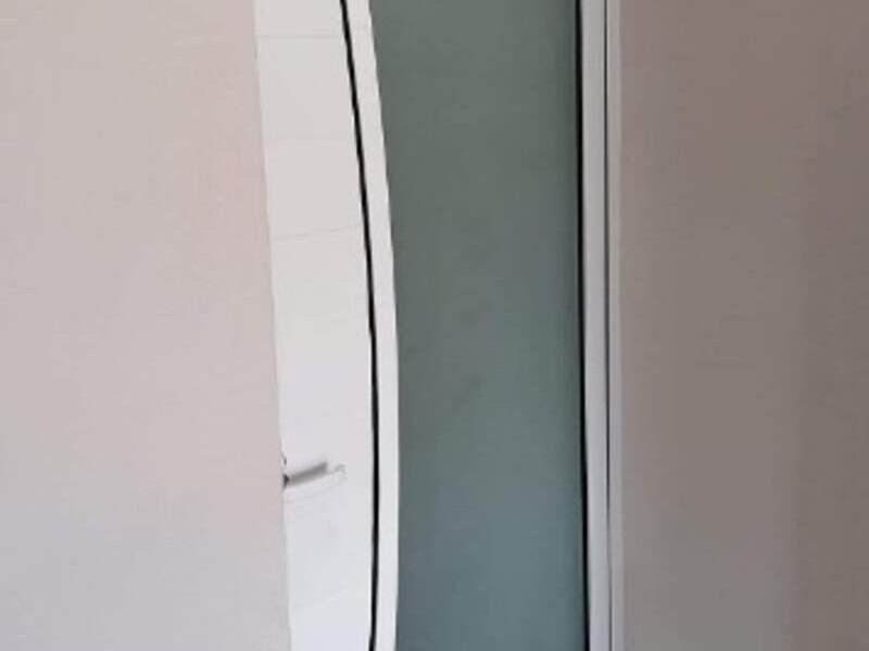 Puerta de aluminio y vidrio en Puebla