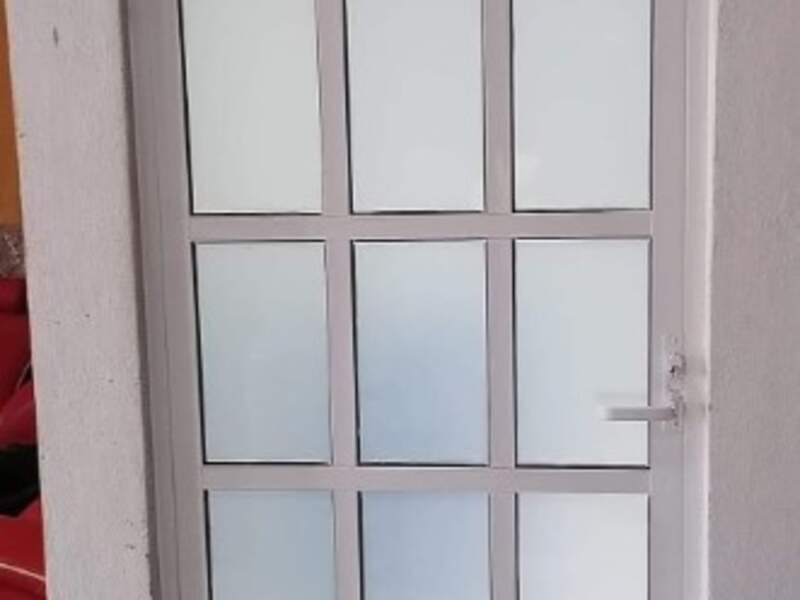 Puerta de madera cuadriculada  en Puebla