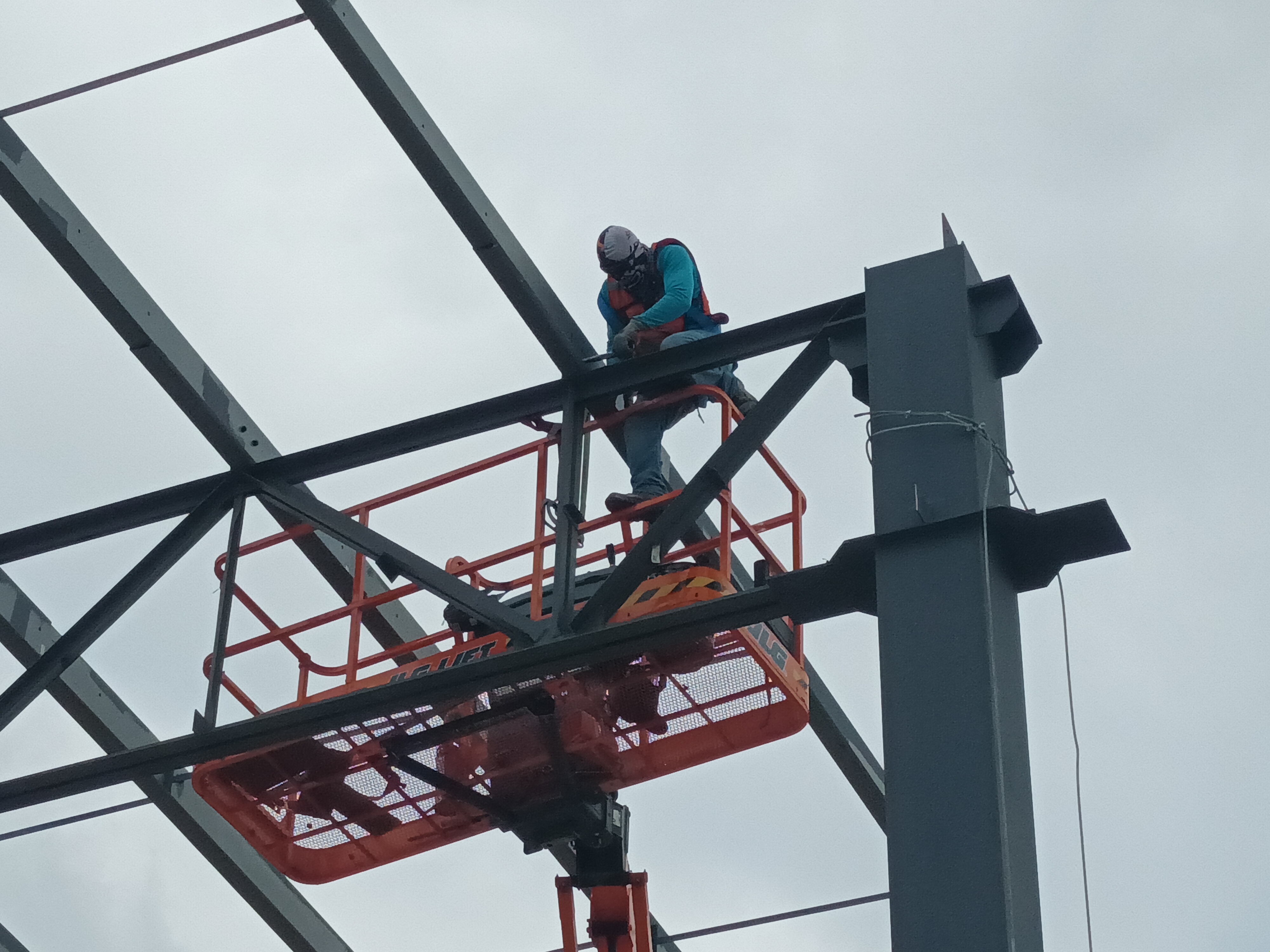 “Estructuras Metálicas en Acero A36 — Ingeniería, Fabricación y Montaje”