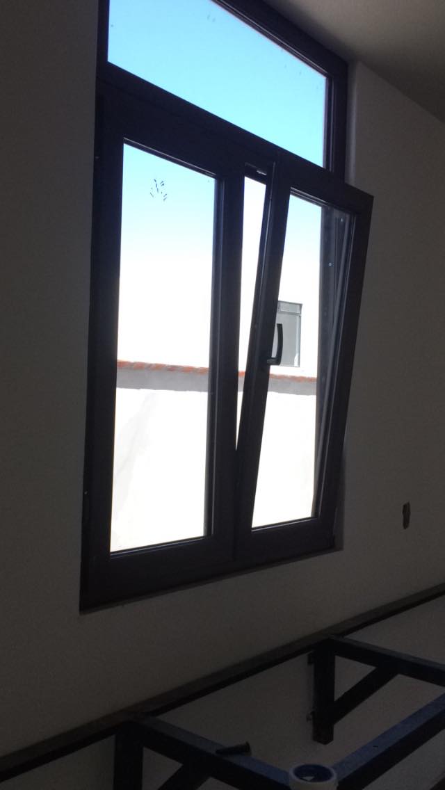 Ventana de PVC grande México