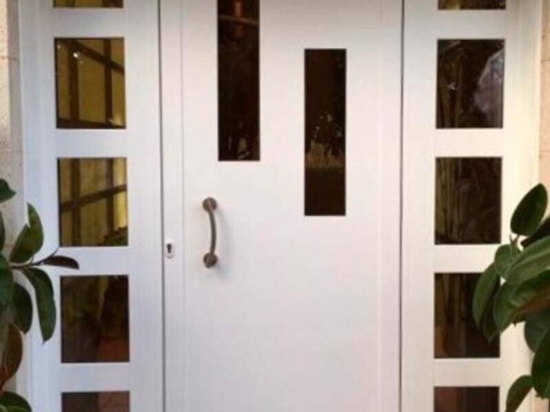 Puertas de aluminio Mérida HERREALUM