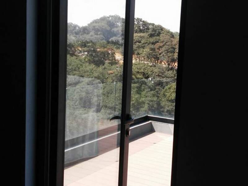 Puerta de Vidrio y aluminio en México