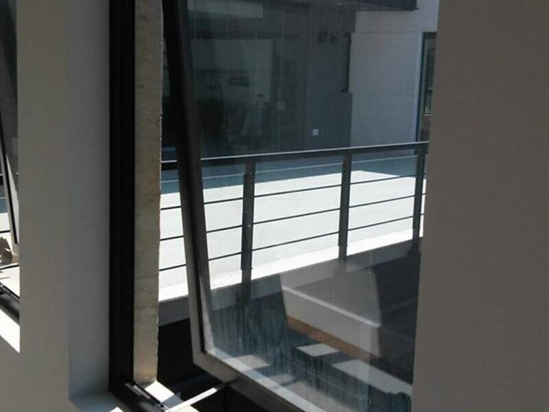 Ventana de vidrio y aluminio en México