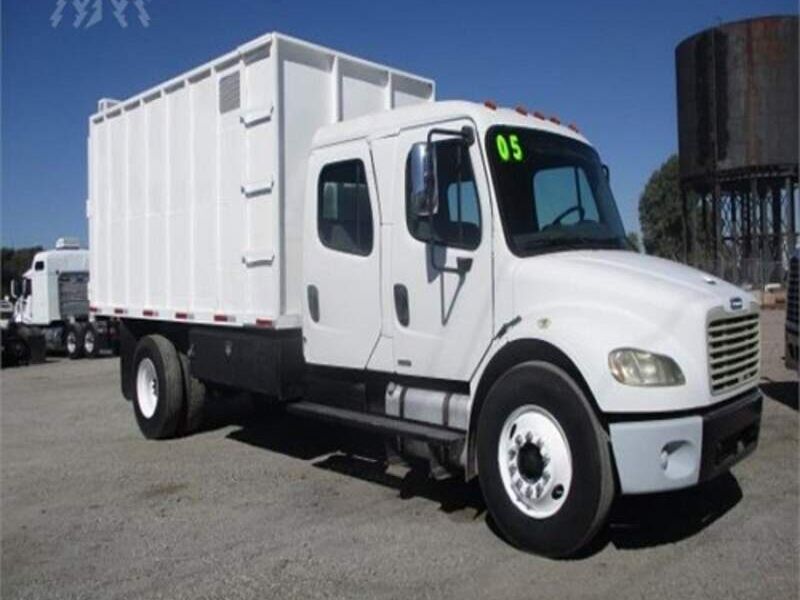 2005 FREIGHTLINER BUSINESS CLASS M2 106