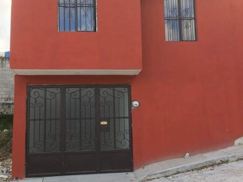CASA CON LOCAL 