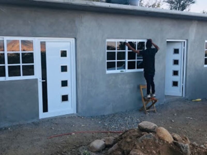 Conjunto puerta y ventana de aluminio Oaxaca