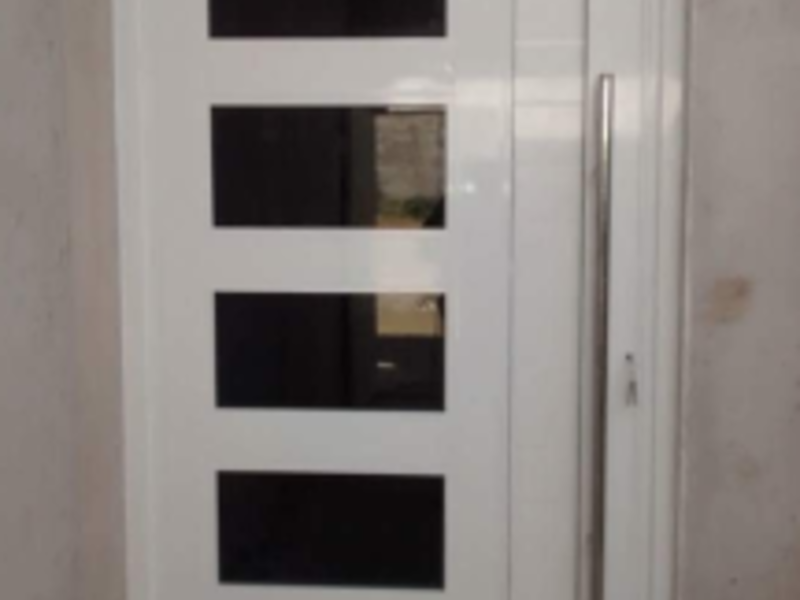 Puerta de aluminio Mérida