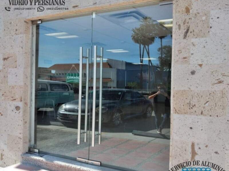 Puerta abatible de crsital Mexico