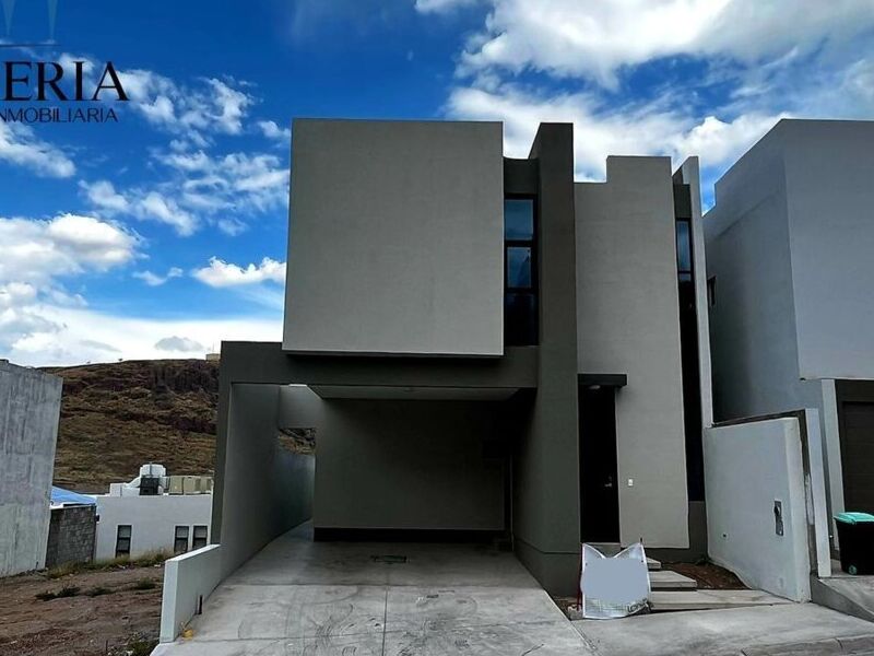 Bonita casa en Fracc. Valdivia II Chihuahua