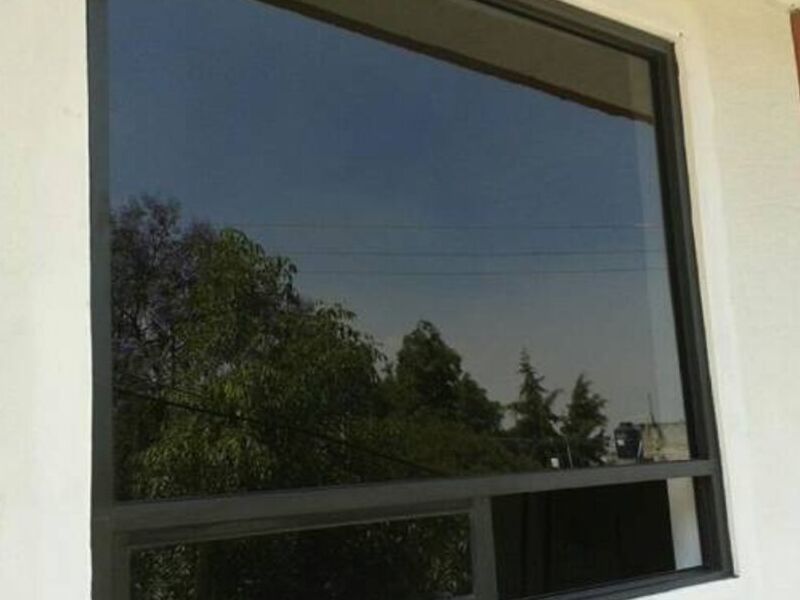 Ventana de aluminio color blanco en Morelia