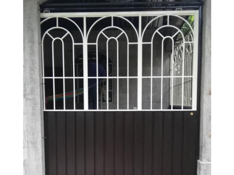 PUERTA DE GARAGE EN GUERRERO