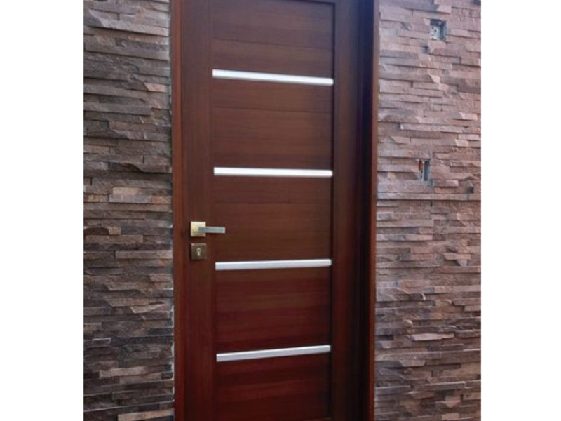 PUERTA DE ALUMINIO NOGAL EN PACHUCA